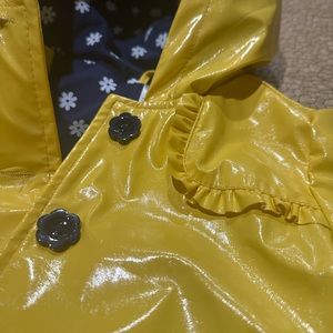 Yellow rain coat 4t